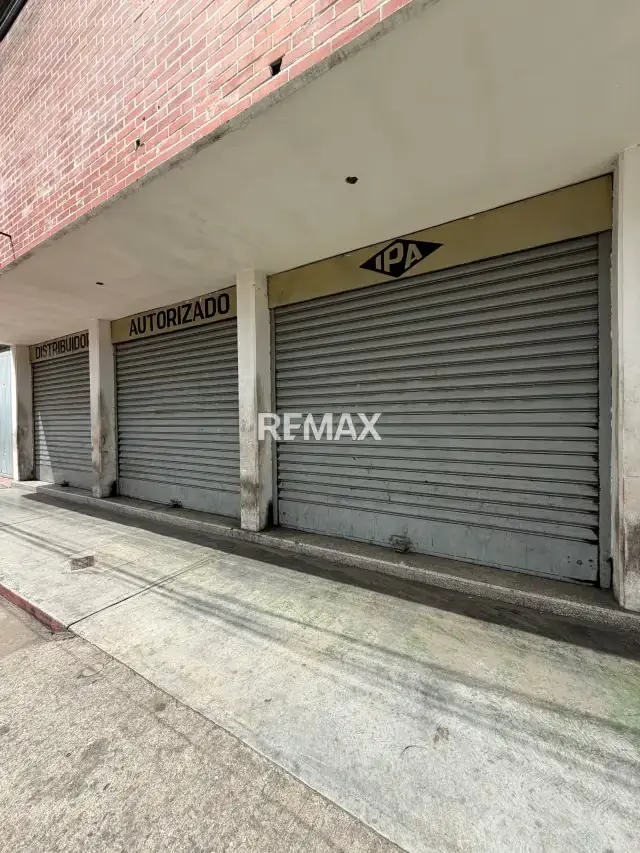En venta local con galpones en avenida Francisco de Miranda al lado de estación de servicio la gruta