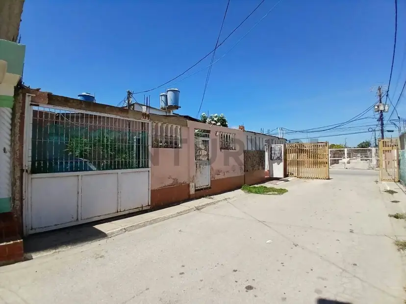 CASA DUPLEX CON ANEXO Y LOCAL PARA NEGOCIO