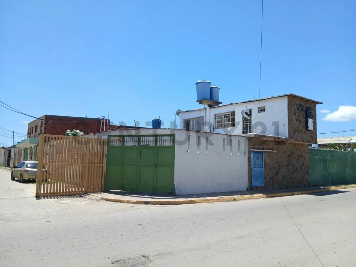 CASA DUPLEX CON ANEXO Y LOCAL PARA NEGOCIO - 13