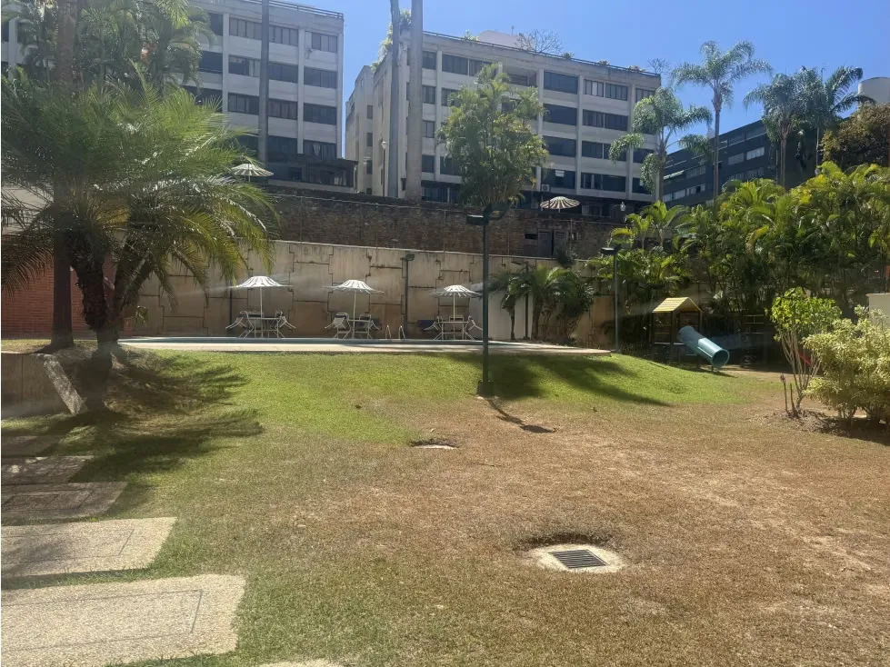 Se vende PH triplex 450m2 Los Samanes 8118 - 25