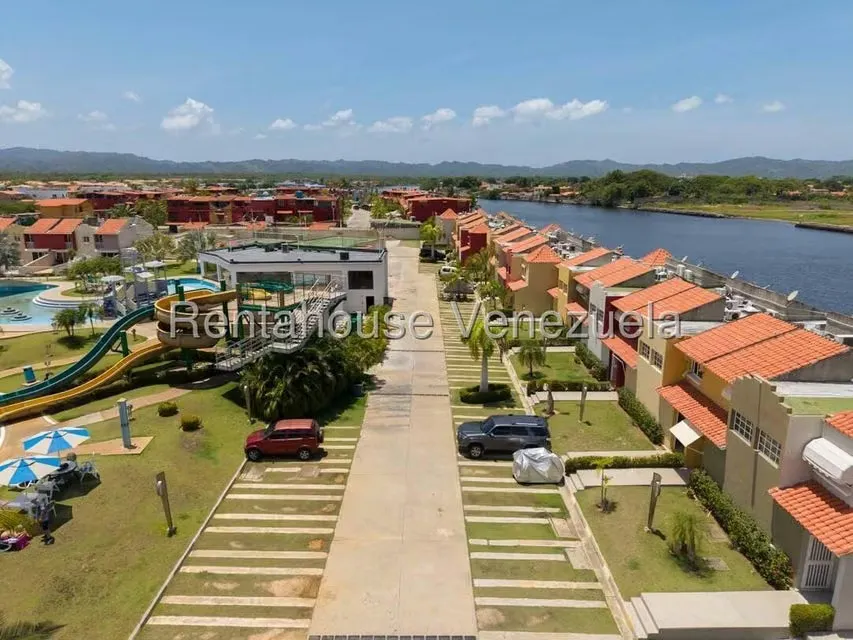Townhouse (1 Nivel) en Venta en Puerto Encantado, Miranda - 44
