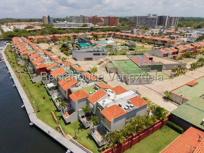 Townhouse (1 Nivel) en Venta en Puerto Encantado, Miranda - 46