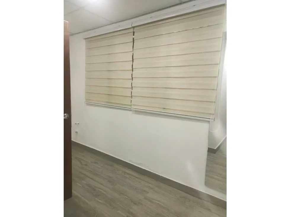 Se alquila oficina remodelada 30m2 Chacao 1167 - 2