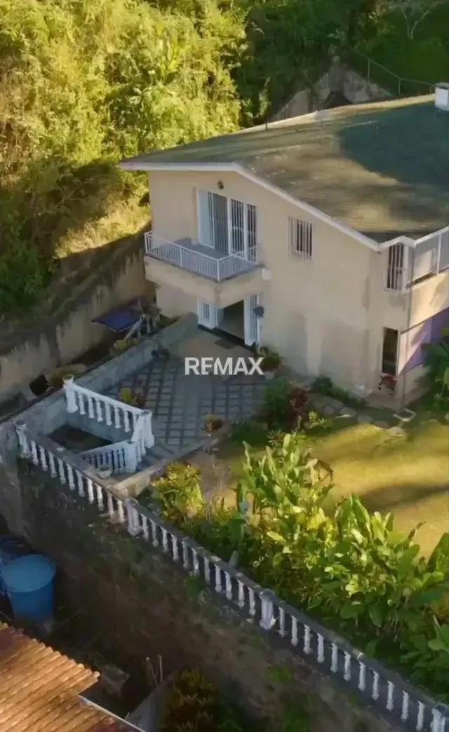 Urb.El Placer Baruta VENDO casa 450m2 con jardín y bella vista