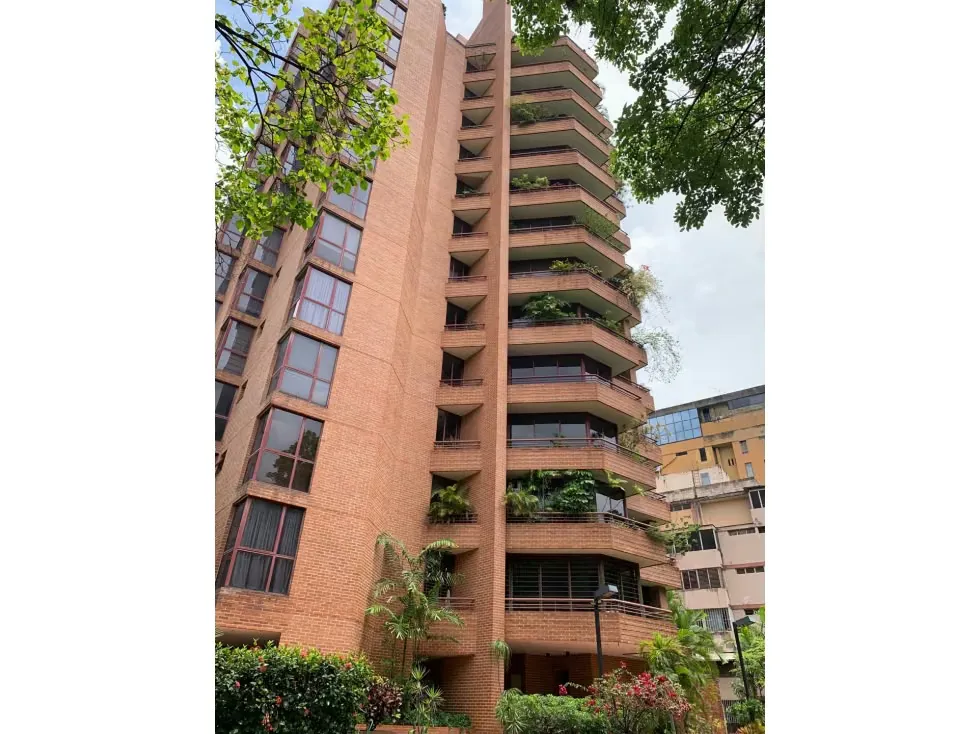Se vende apartamento 228m2 La Florida 3053