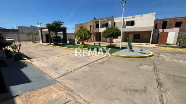 TOWNHOUSE EN VENTA EN SEMIGRIS EN VILLA PUNTA NORTE LAGO MAR BEACH MARACAIBO - 2