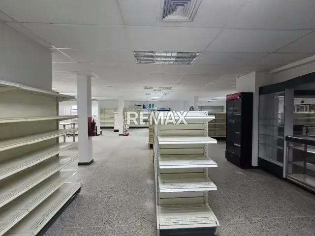 LOCAL COMERCIAL EN ALQUILER EN ESQUINA ESTRATEGICA CABIMAS - 4