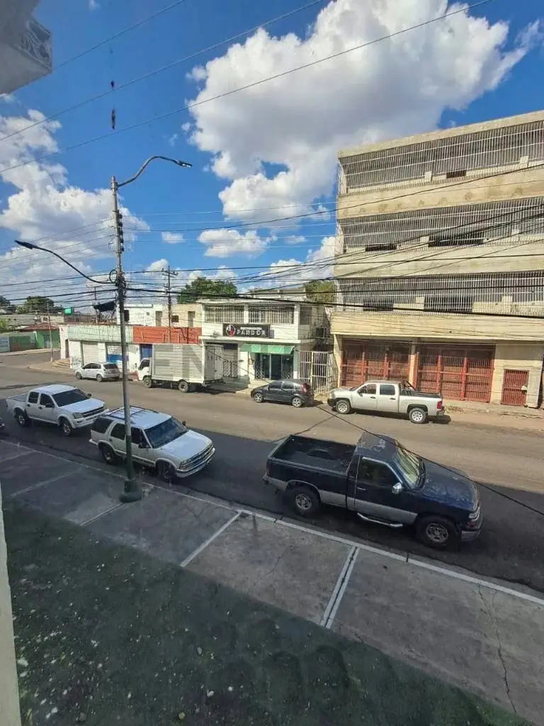LOCAL COMERCIAL EN LA AV PORTUGUESA DE ANACO