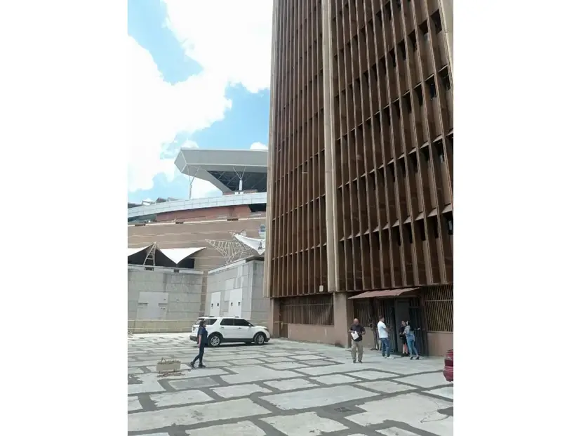PARA REMODELAR OFC 450MTS2 . AV. FRANCISCO DE MIRANDA