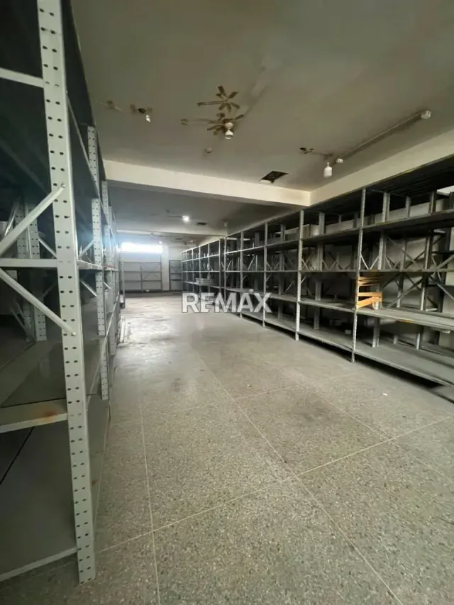EN ALQUILER LOCAL COMERCIAL A PIE DE CALLE , CENTRO DE MARACAY - 11