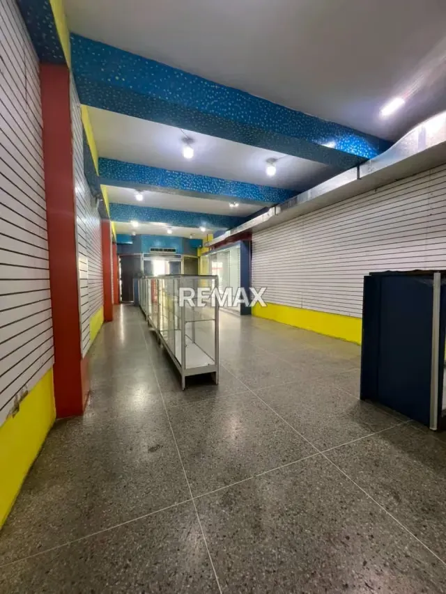 EN ALQUILER LOCAL COMERCIAL A PIE DE CALLE , CENTRO DE MARACAY - 3