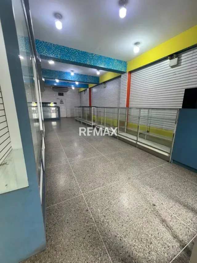 EN ALQUILER LOCAL COMERCIAL A PIE DE CALLE , CENTRO DE MARACAY - 7