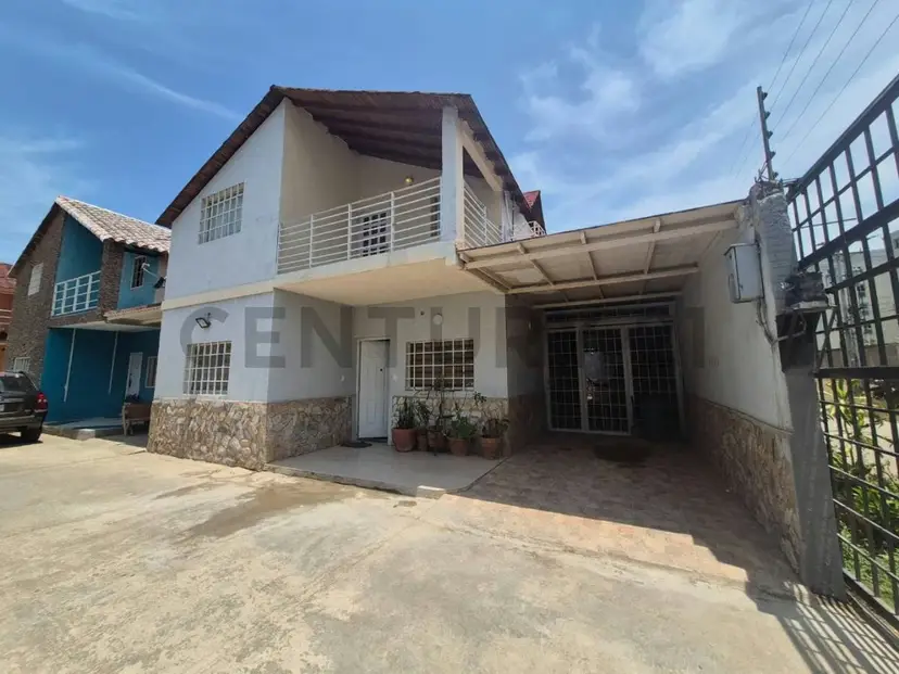 Exclusiva y Amplia Casa en Conjunto Residencial Aguasanta – Nueva Barcelona