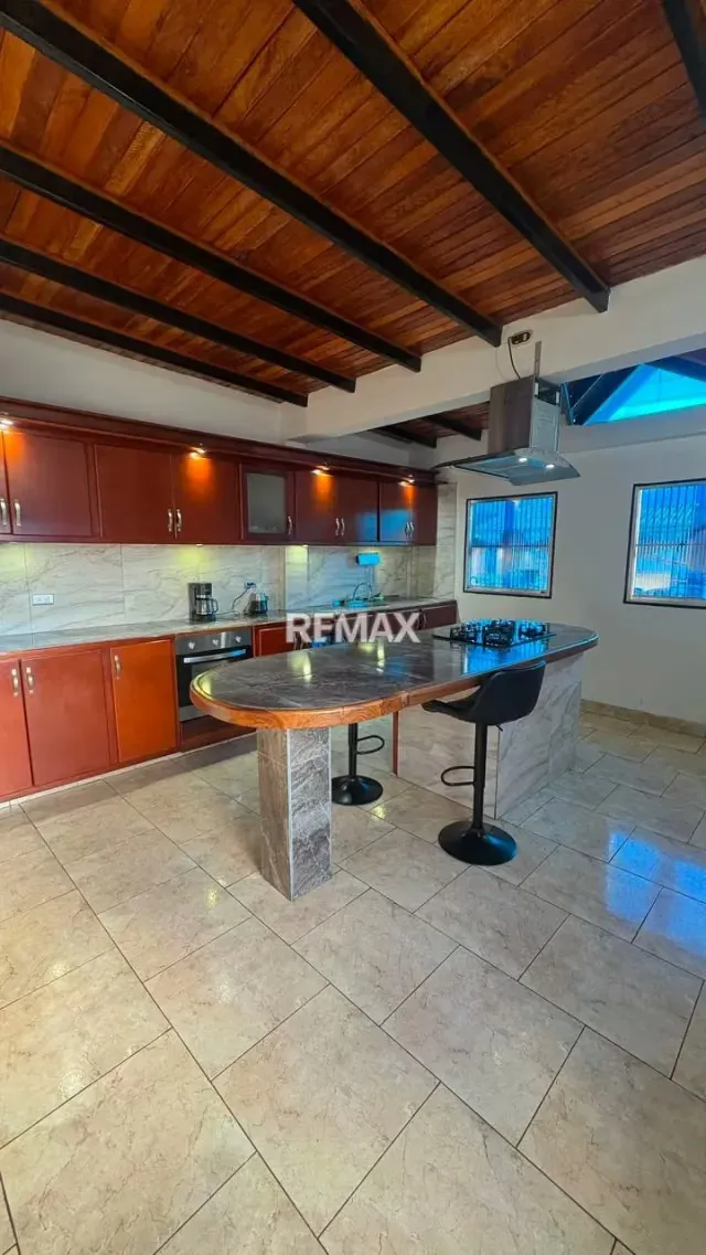 EN VENTA: CASA-DÚPLEX + LOCAL COMERCIAL | AV. 3, RUBIO - 5