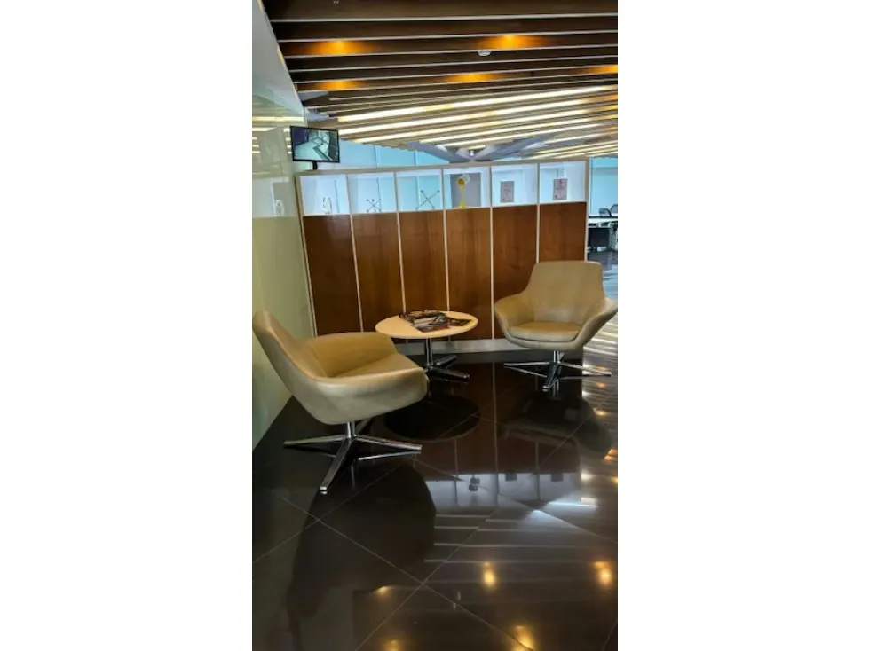 Vendo oficina remodelada 288m2 El Rosal 9942 - 2