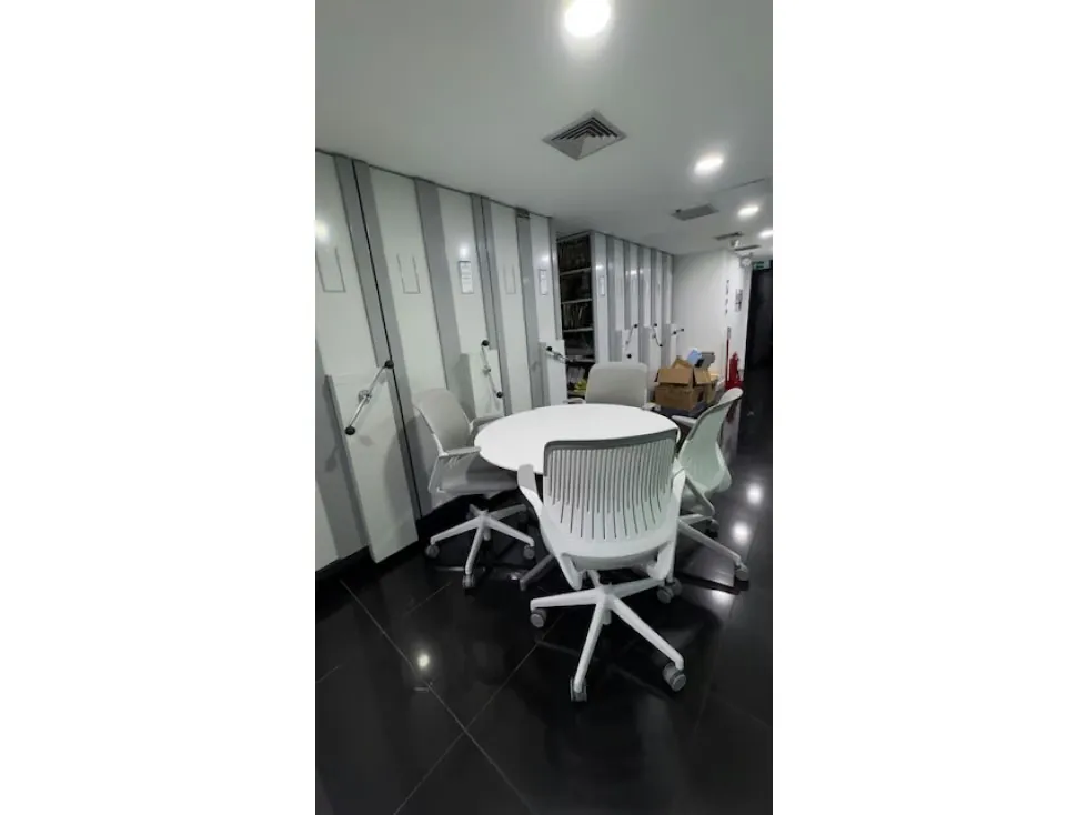 Vendo oficina remodelada 288m2 El Rosal 9942 - 13