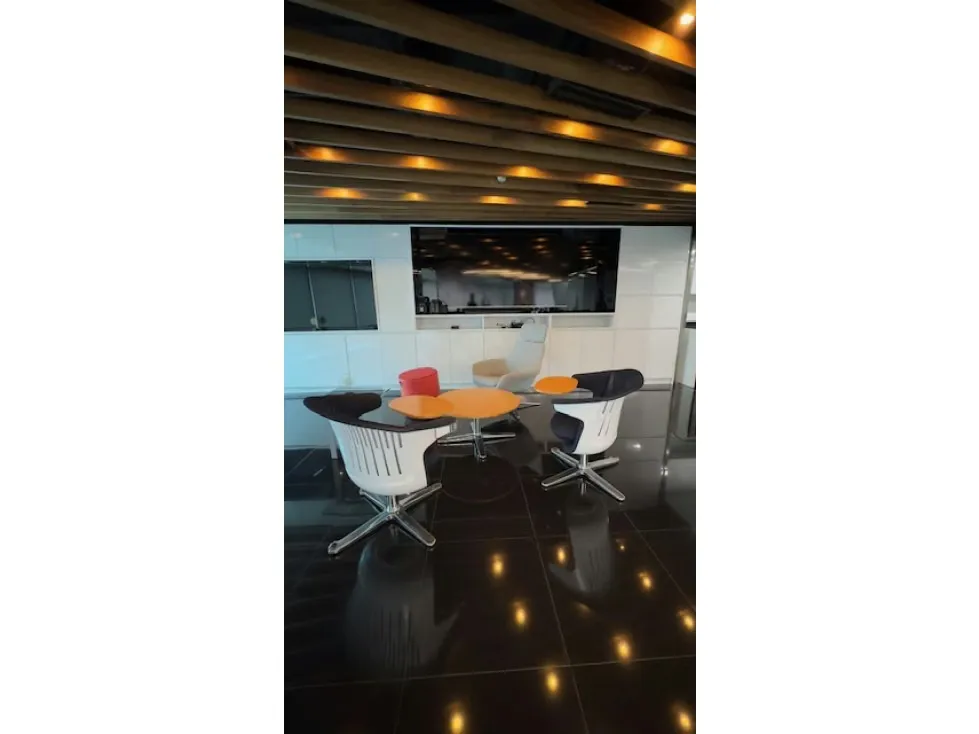 Vendo oficina remodelada 288m2 El Rosal 9942 - 9