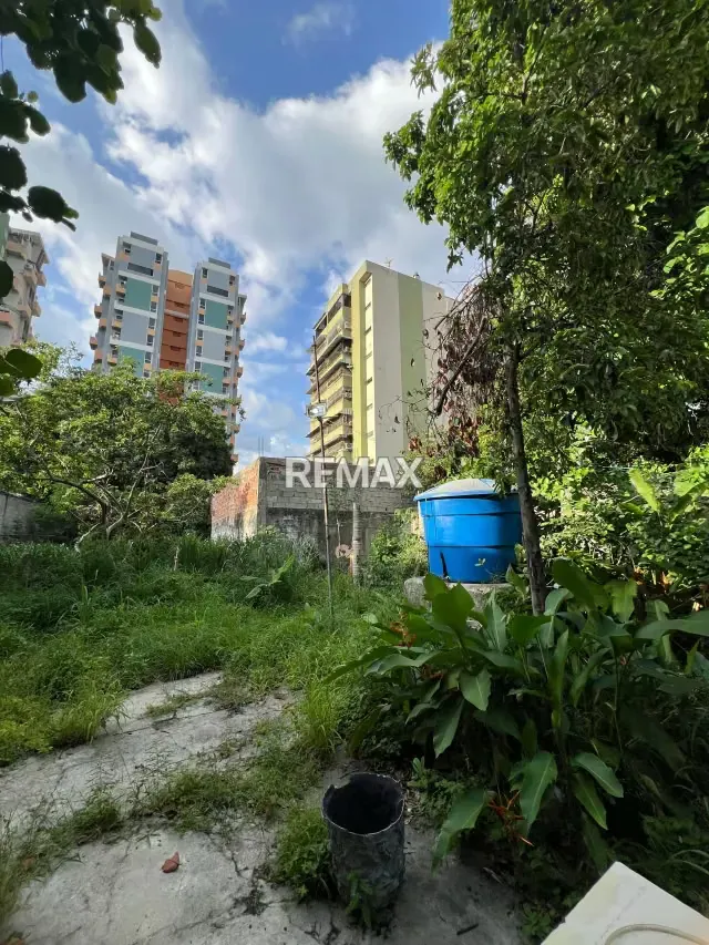 Amplio Terreno de 1.328 m² Calle Boyaca - 2