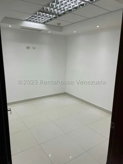 Oficina en Alquiler en Los Palos Grandes, Distrito Metropolitano - 16