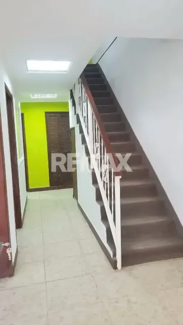 Se VENDE OFICINA EN SAN LORENZO PLANTA BAJA Y 1er PISO - 3