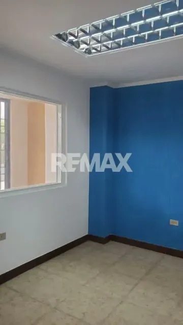 Se VENDE OFICINA EN SAN LORENZO PLANTA BAJA Y 1er PISO - 5