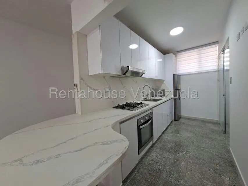 Apartamento (1 Nivel) en Alquiler en Los Palos Grandes, Distrito Metropolitano - 3