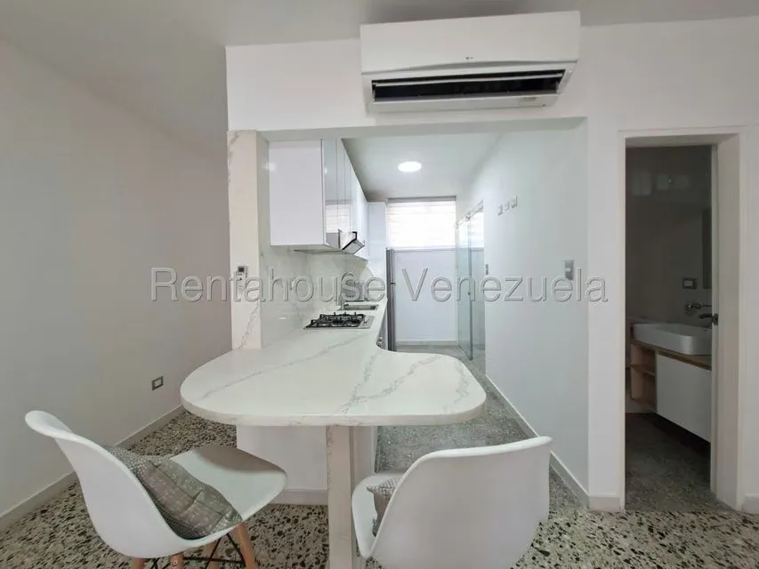 Apartamento (1 Nivel) en Alquiler en Los Palos Grandes, Distrito Metropolitano - 4