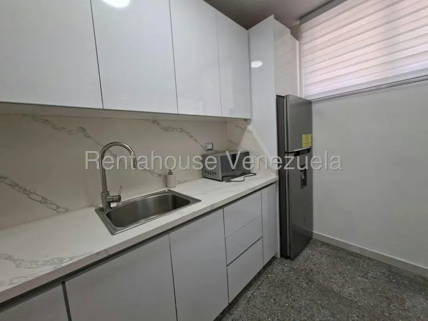 Apartamento (1 Nivel) en Alquiler en Los Palos Grandes, Distrito Metropolitano - 5