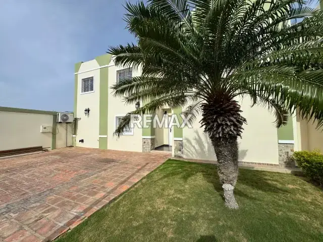 Townhouse en Alquiler. Puerta Maraven