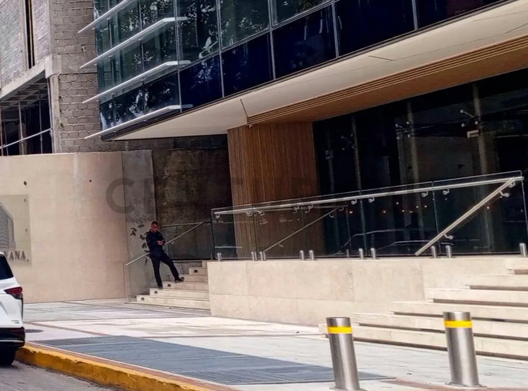 INVIERTA EN LAS MERCEDES: ESPACIO DE 161 M2 EN LA PRESTIGIOSA TORRE GUAYANA - 4