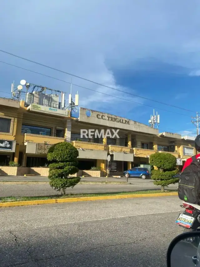 En Venta Local Comercial Centro Comercial Trigalpa Planta Baja Cabudare