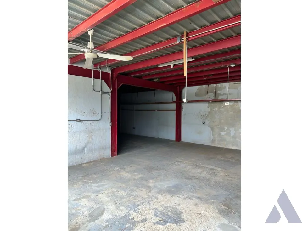 Alquilo local/Deposito 130m2 Zona industrial La Trinidad 6299 - 2