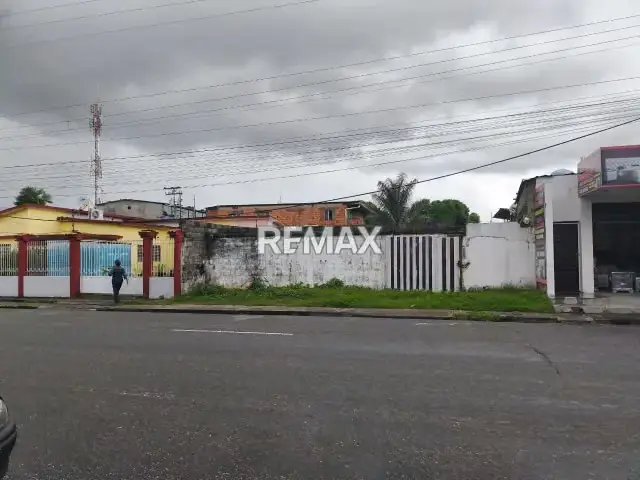 En Venta Terreno con bienhechurias ubicado en Guanare, Sector El Cementerio Carrera 11 entre Calles 17 y 18, Guanare, Portuguesa, Venezuela