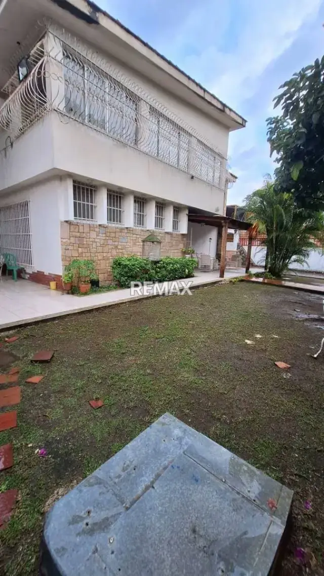 NO PUBLICAR Casa Comercial en Venta Urb El Viñedo