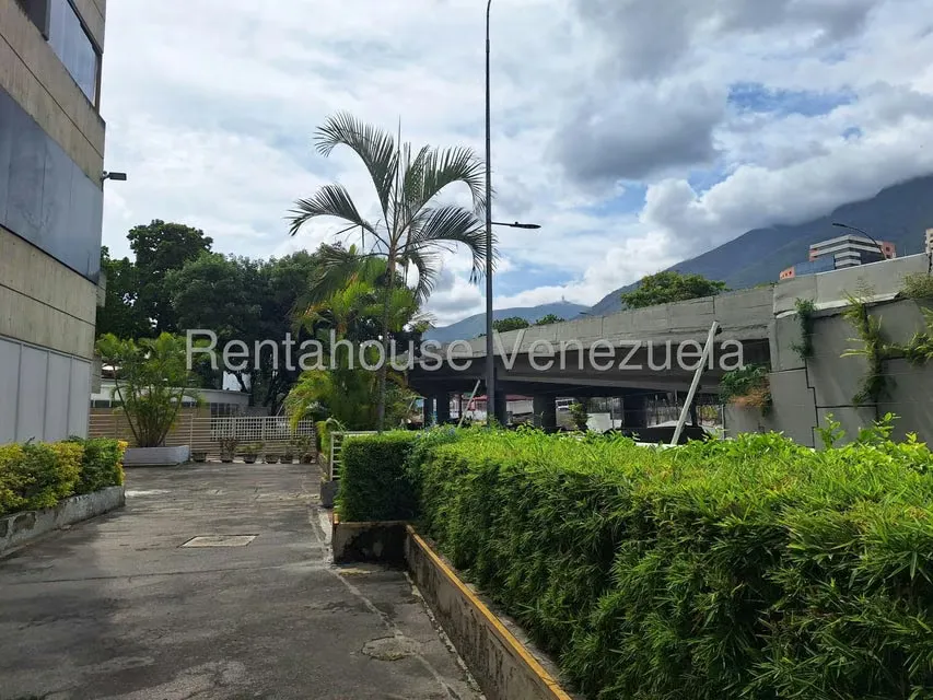 Local Comercial en Venta en Los Dos Caminos, Distrito Metropolitano - 2