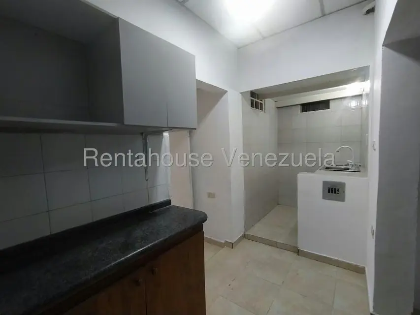 Oficina en Venta en Zona Este, Lara - 14
