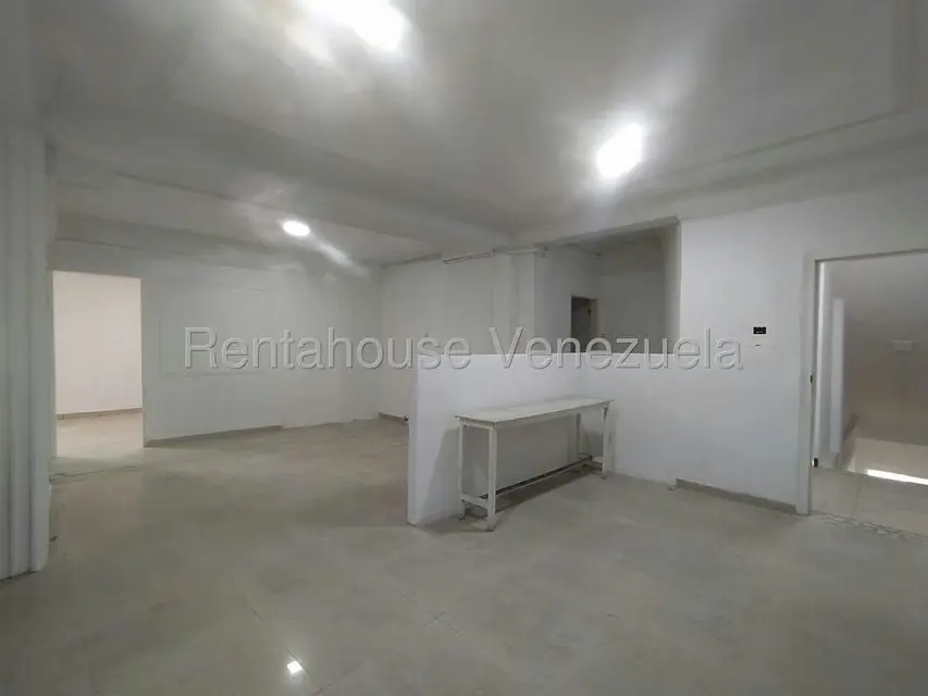 Oficina en Venta en Zona Este, Lara - 24