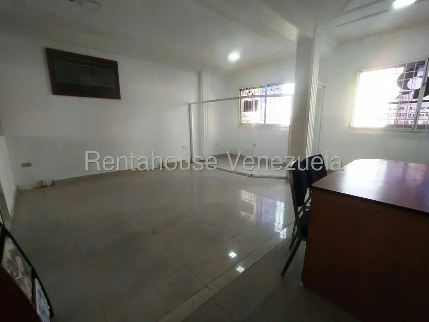Oficina en Venta en Zona Este, Lara - 8