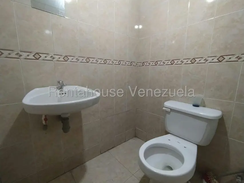 Oficina en Venta en Zona Este, Lara - 9