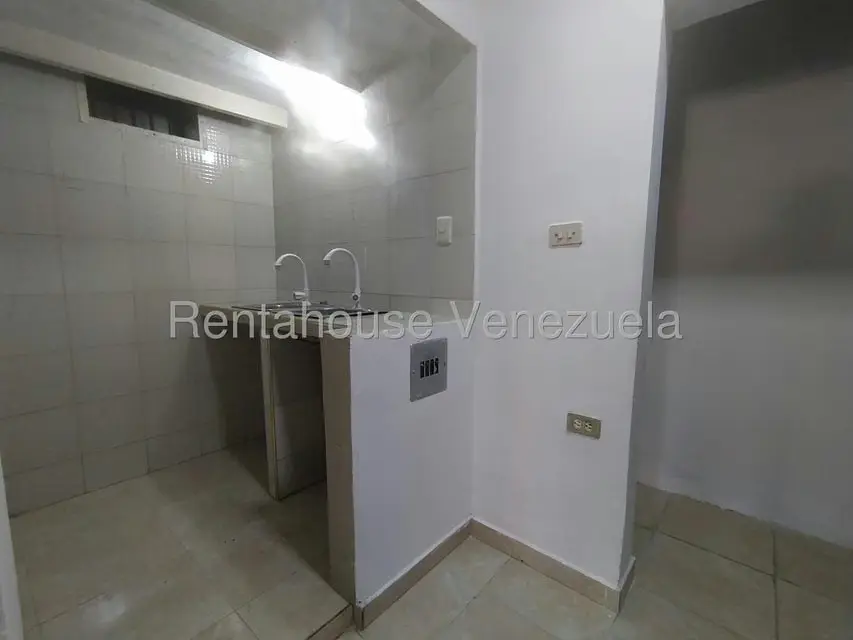 Oficina en Venta en Zona Este, Lara - 10