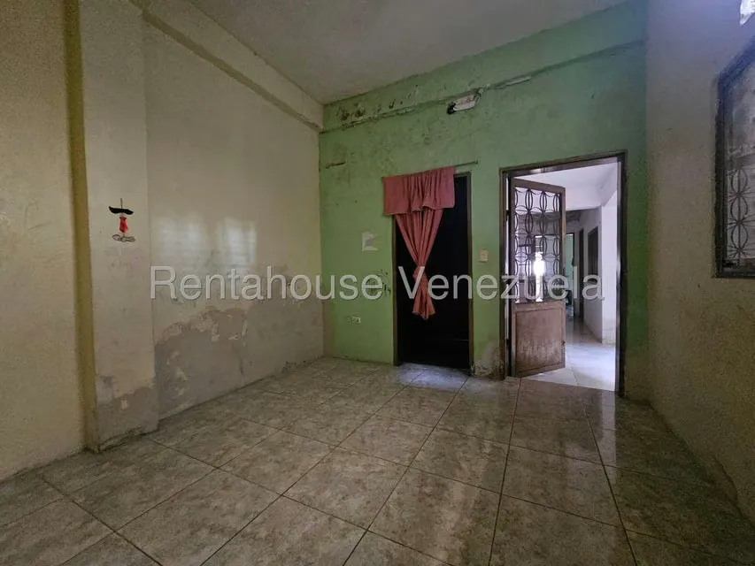 Casa (1 Nivel) en Venta en Centro, Aragua - 41
