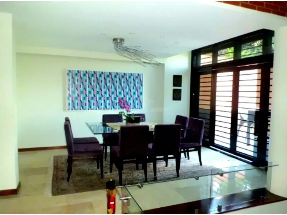 Se vende casa 374m2 Colinas de Tamanaco 0549