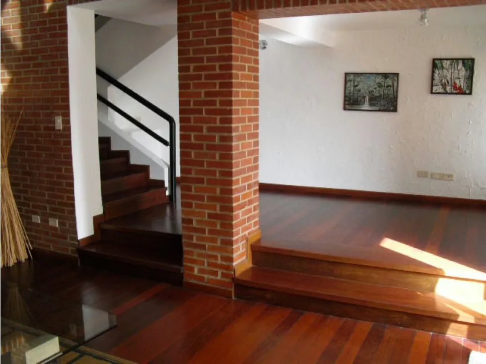 Se vende casa 374m2 Colinas de Tamanaco 0549 - 17