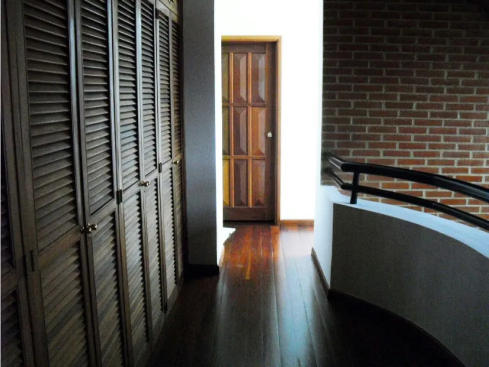 Se vende casa 374m2 Colinas de Tamanaco 0549 - 19