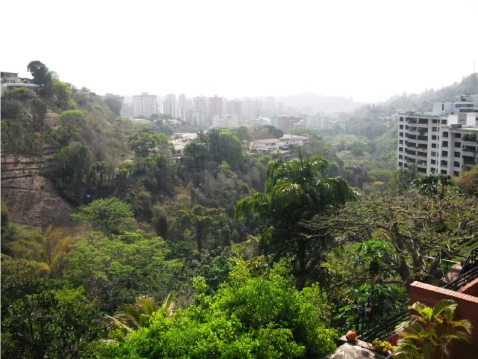 Se vende casa 374m2 Colinas de Tamanaco 0549 - 27