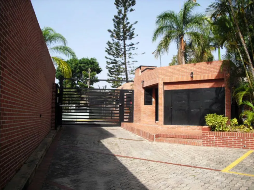 Se vende casa 374m2 Colinas de Tamanaco 0549 - 32