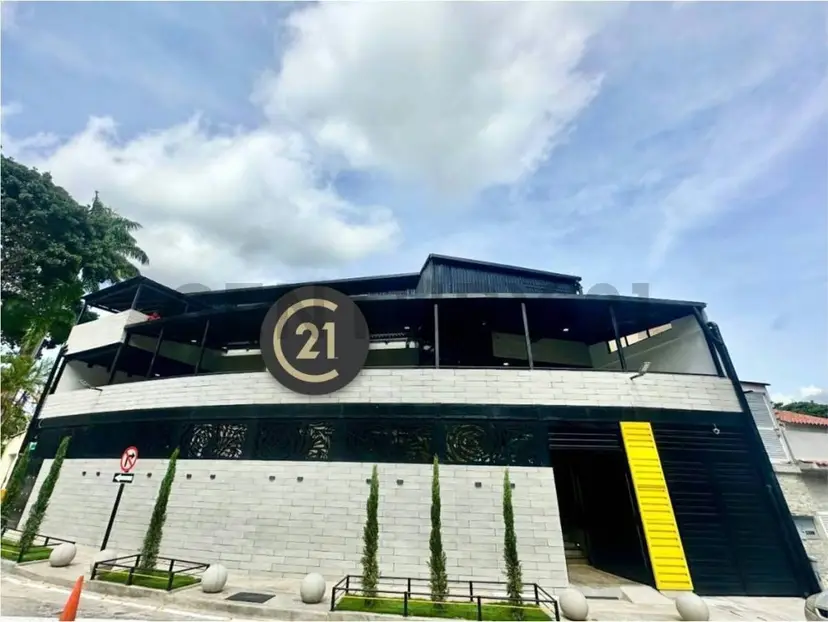 MC - Casa Comercial en San Román: Gran Oportunidad de Inversión