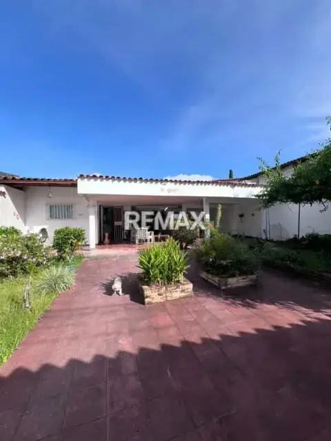 SE ALQUILA CASA EN PUEBLO NUEVO