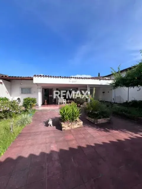 SE ALQUILA CASA EN PUEBLO NUEVO