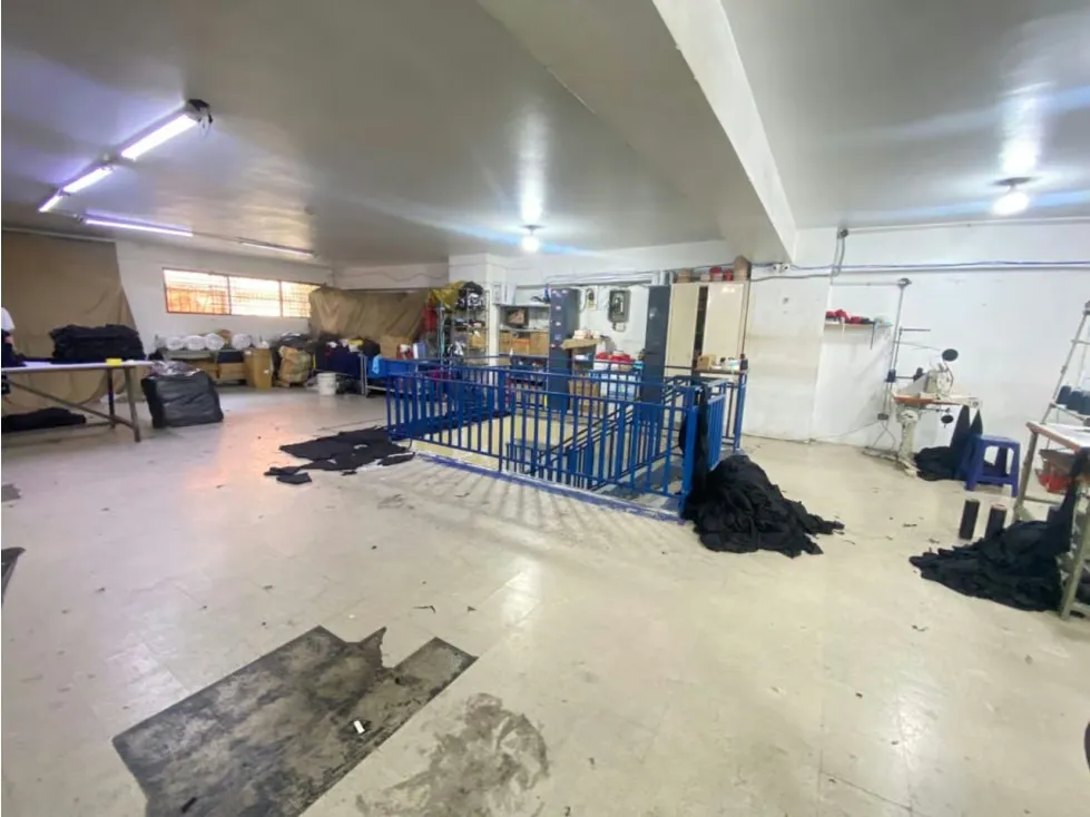 Venta de Local Comercial 208m2 en la Candelaria Norte 99000$ - 12